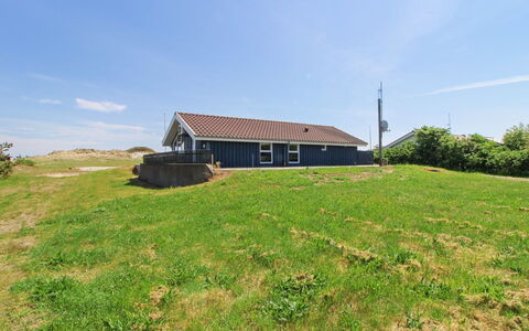Edmer - 50M from the Sea: Tetto, Casa, Casa, Villetta, Raccordo, Estate, Driveway, Edifici Giardino, Cortile, Capannone