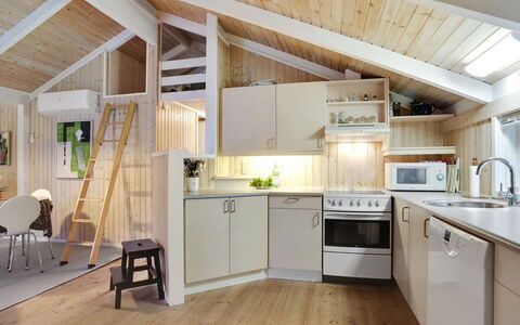 Arwed - from the Sea: Legna, Soffitto, Interior Design, Pavimentazione, Cucina, Mobilia, Pavimento, Apparecchio Major, Lampada, Casa