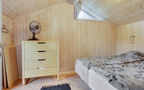 Arwed - from the Sea: Legna, Soffitto, Interior Design, Pavimentazione, Pavimento, Camera Da Letto, Camera, Lenzuolo, Biancheria, Letto
