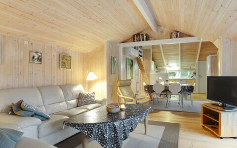 Arwed - from the Sea: Interior Design, Legna, Soffitto, Mobilia, Pavimentazione, Camera, Divano, Soggiorno, Lampada, Pavimento