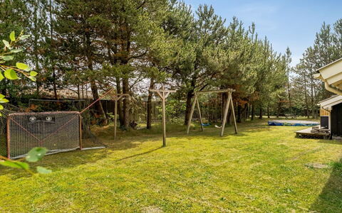 Arwed - from the Sea: Tetto, Casa, Casa, Villetta, Raccordo, Estate, Driveway, Edifici Giardino, Cortile, Capannone