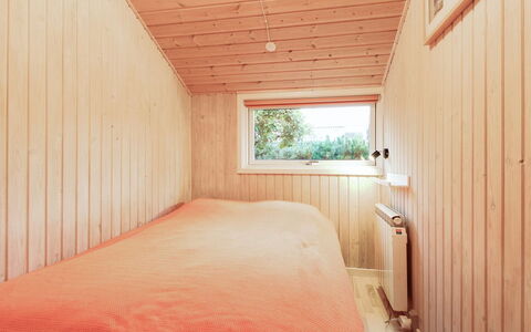 Albertina - 200M from the Sea: Tetto, Casa, Casa, Villetta, Porta, Raccordo, Deck, Portico, Plank, Latifoglie