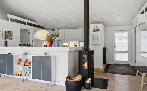 Aleia - 1.6Km from the Sea: Pavimentazione, Interior Design, Pavimento, Soffitto, Mobilia, Cabinetry, Pavimento In Legno, Cucina, Camera, Elettrodomestico