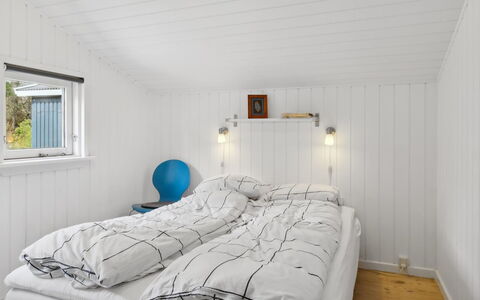 Aleia - 1.6Km from the Sea: Legna, Camera Da Letto, Soffitto, Lenzuolo, Bedding, Letto, Casa, Telaio Del Letto, Biancheria, Plank