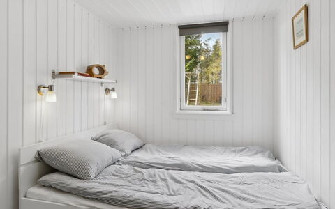 Aleia - 1.6Km from the Sea: Camera Da Letto, Legna, Letto, Pavimentazione, Interior Design, Pavimento, Bedding, Lenzuolo, Soffitto, Casa