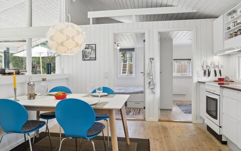 Aleia - 1.6Km from the Sea: Interior Design, Pavimentazione, Legna, Mobilia, Soffitto, Lampada, Pavimento, Casa, Cucina, Illuminazione