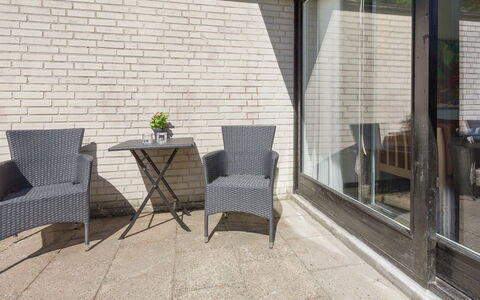 Enya - 600M from the Sea: Zona Residenziale, Tetto, Sobborgo, Driveway, Estate, Camino