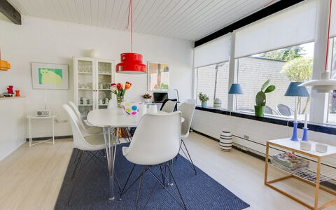 Enya - 600M from the Sea: Zona Residenziale, Tetto, Sobborgo, Driveway, Estate, Camino