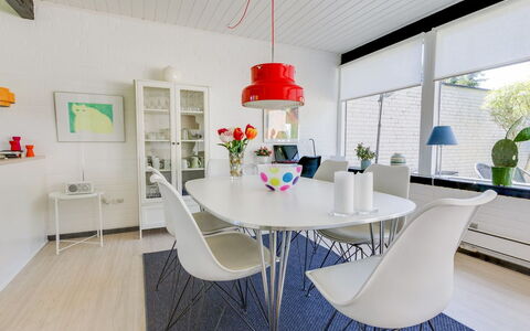 Enya - 600M from the Sea: Zona Residenziale, Tetto, Sobborgo, Driveway, Estate, Camino
