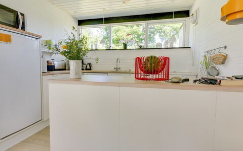 Enya - 600M from the Sea: Zona Residenziale, Tetto, Sobborgo, Driveway, Estate, Camino