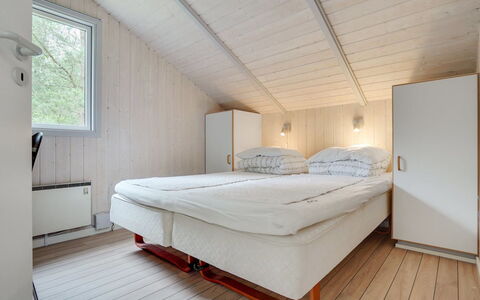 Selver - 250M from the Sea: Legna, Interior Design, Pavimentazione, Camera Da Letto, Pavimento, Soffitto, Letto, Camera, Mobilia, Lenzuolo