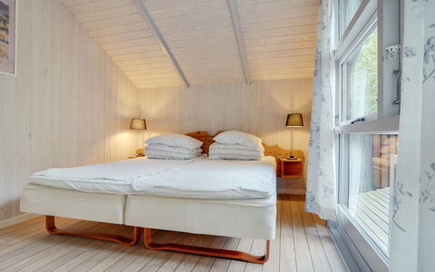 Selver - 250M from the Sea: Interior Design, Pavimentazione, Legna, Pavimento, Mobilia, Soffitto, Illuminazione, Camera, Camera Da Letto, Letto