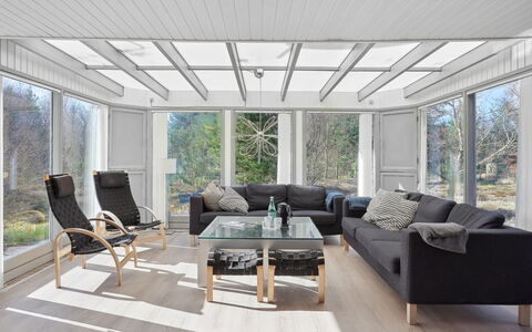 Tarja - 150M from the Sea: Legna, Interior Design, Soffitto, Mobilia, Pavimento, Pavimentazione, Soggiorno, Divano, Pavimento In Legno, Sedia
