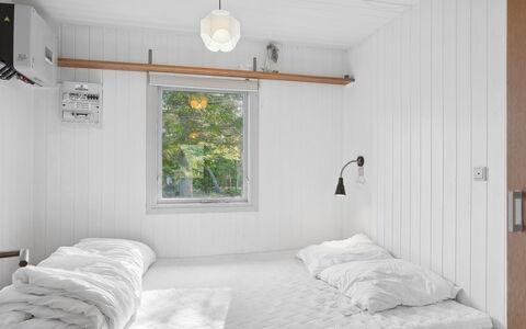 Tarja - 150M from the Sea: Legna, Interior Design, Camera Da Letto, Pavimentazione, Pavimento, Soffitto, Letto, Illuminazione, Camera, Casa