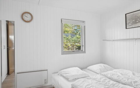 Tarja - 150M from the Sea: Parete, Legna, Pavimento, Pavimentazione, Camera Da Letto, Casa, Soffitto, Porta, Letto, Plank