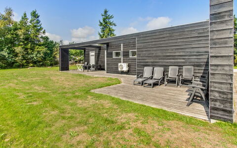 Edda - 400M from the Sea: Tetto, Casa, Lotto, Casa, Villetta, Estate, Edifici Giardino, Shade, Log Cabin, Landscaping