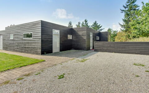 Edda - 400M from the Sea: Tetto, Casa, Lotto, Casa, Villetta, Estate, Edifici Giardino, Shade, Log Cabin, Landscaping