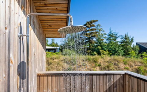 Anderson - from the Sea: Tetto, Casa, Casa, Villetta, Raccordo, Estate, Driveway, Edifici Giardino, Cortile, Capannone