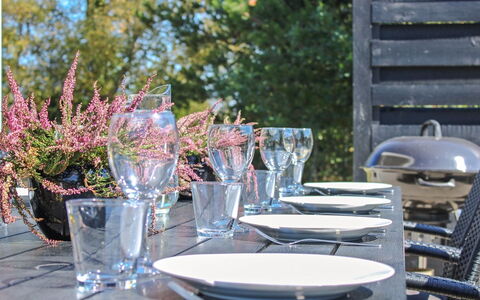Swavi - from the Sea: Mobilia, Tavola, Tavolo, Bicchieri, Tavolo Esterno, Mobili Da Esterno, Serveware, Sedia, Dishware, Tovaglia