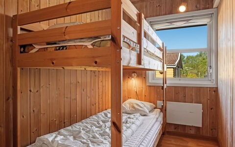 Annestine - 200M from the Sea: Legna, Latifoglie, Color Legno, Camera Da Letto, Pavimento, Pavimentazione, Plank, Porta, Letto A Castello, Letto