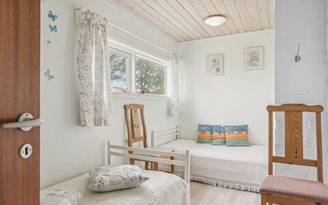 Rayla - 150M from the Sea: Mobilia, Interior Design, Parete, Camera Da Letto, Pavimentazione, Letto, Pavimento, Legna, Soffitto, Camera