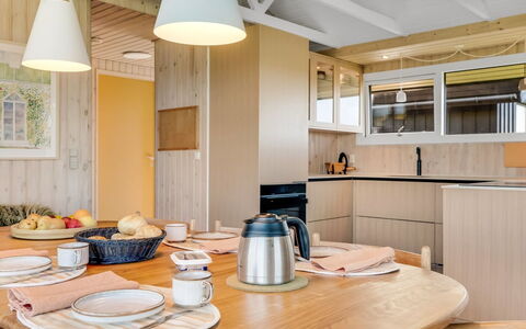 Aatu - 360M from the Sea: Interior Design, Mobilia, Legna, Soffitto, Pavimentazione, Cucina, Illuminazione, Pavimento, Lampada, Controsoffitto