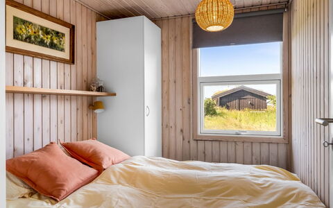 Aatu - 360M from the Sea: Legna, Camera Da Letto, Letto, Casa, Color Legno, Latifoglie, Lenzuolo, Bedding, Telaio Del Letto, Plank