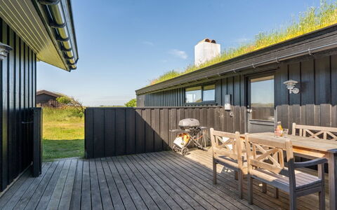 Aatu - 360M from the Sea: Tetto, Casa, Casa, Villetta, Raccordo, Estate, Driveway, Edifici Giardino, Cortile, Capannone