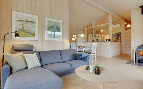 Frida - 700M from the Sea: Legna, Pavimentazione, Interior Design, Mobilia, Pavimento, Divano, Soffitto, Soggiorno, Casa, Camera