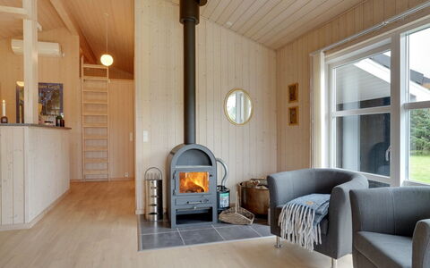 Frida - 700M from the Sea: Pavimentazione, Legna, Interior Design, Pavimento, Soffitto, Mobilia, Camera, Illuminazione, Casa, Soggiorno