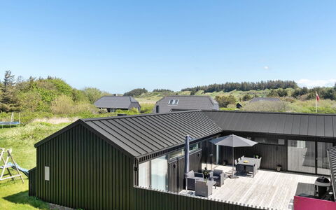 Claus - 500M from the Sea: Tetto, Casa, Villetta, Raccordo, Shade, Cortile, Estate, Giardino, Edifici Giardino, Capannone