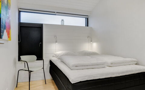 Claus - 500M from the Sea: Interior Design, Soffitto, Letto, Camera Da Letto, Bedding, Lenzuolo, Telaio Del Letto, Lampada, Lancia Cuscino, Hotel