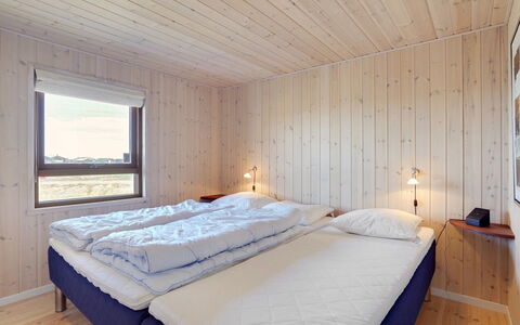 Tjarko - 150M from the Sea: Legna, Camera Da Letto, Letto, Soffitto, Lenzuolo, Bedding, Telaio Del Letto, Latifoglie, Color Legno, Plank