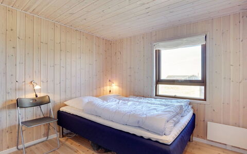 Tjarko - 150M from the Sea: Legna, Camera Da Letto, Letto, Soffitto, Lenzuolo, Interior Design, Pavimento, Camera, Pavimentazione, Bedding