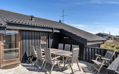 Tjarko - 100M from the Sea