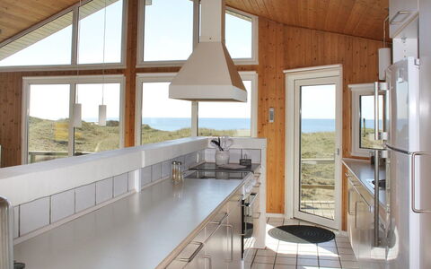 Mafalda - 260M from the Sea: Cucina, Interior Design, Legna, Pavimentazione, Soffitto, Controsoffitto, Pavimento, Mobilia, Cabinetry, Elettrodomestico Da Cucina