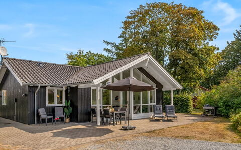 Skammel - 900M from the Sea: Tetto, Casa, Casa, Villetta, Estate, Porta, Raccordo, Shade, Driveway, Portico
