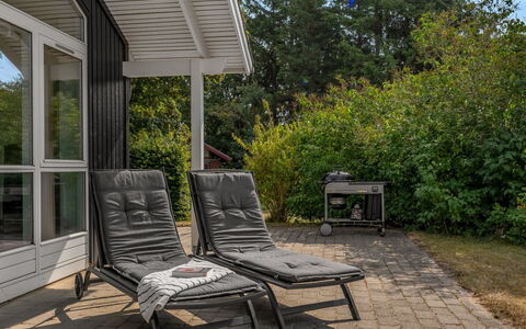 Skammel - 900M from the Sea: Legna, Mobili Da Esterno, Mobilia, Sedia, Latifoglie, Shade, Giardino, Backyard, Lettino, Cortile