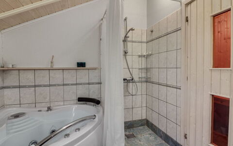 Acucena - 1.3Km from the Sea: Mobilia, Interior Design, Sedia, Pavimentazione, Tavolo, Ricorrere, Pavimento, Soffitto, Camera, Eco Hotel