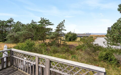 Asmara - 200M from the Sea: Zona Residenziale, Tetto, Sobborgo, Driveway, Estate, Camino