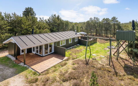 Kristiina - 300M from the Sea: Zona Residenziale, Tetto, Sobborgo, Driveway, Estate, Camino