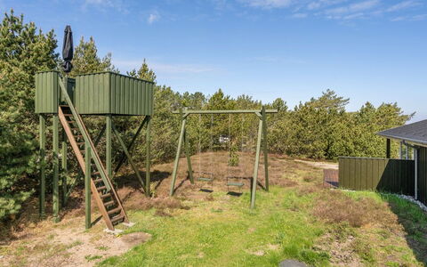 Kristiina - 300M from the Sea: Zona Residenziale, Tetto, Sobborgo, Driveway, Estate, Camino