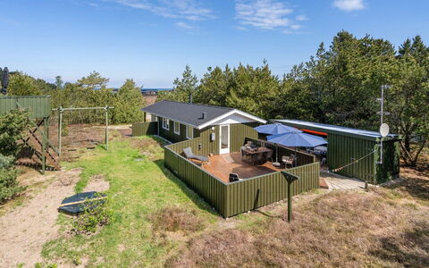Kristiina - 300M from the Sea: Zona Residenziale, Tetto, Sobborgo, Driveway, Estate, Camino
