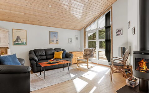 Lieselotte - 400M from the Sea: 