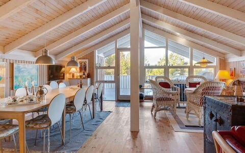 Bille - 200M from the Sea: Legna, Soffitto, Mobilia, Interior Design, Casa, Sedia, Villetta, Fascio, Latifoglie, Soggiorno