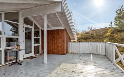 Bille - 200M from the Sea: Architettura, Tetto, Casa, Materiale Composito, Illuminazione Diurna, Raccordo, Driveway