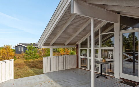 Bille - 200M from the Sea: Architettura, Tetto, Casa, Materiale Composito, Illuminazione Diurna, Raccordo, Driveway