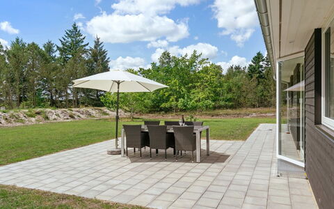Alona - 250M from the Sea: Pavimentazione, Spazio Pubblico, Mobilia, Pavimento, Lotto, Mobili Da Esterno, Giardino, Shade, Sedia, Landscaping