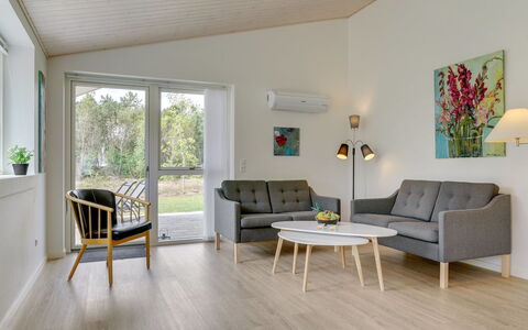 Alona - 250M from the Sea: Mobilia, Pavimentazione, Interior Design, Divano, Legna, Pavimento, Soggiorno, Pavimento In Legno, Soffitto, Tavolo