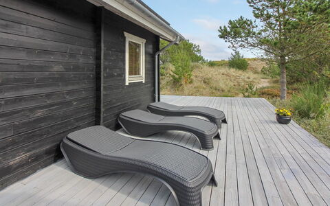 Lewe - 150M from the Sea: Blu, Arbusto, Villetta, Groundcover, Giardino, Estate, Shade, Landscaping, Agriturismo, Eco Hotel